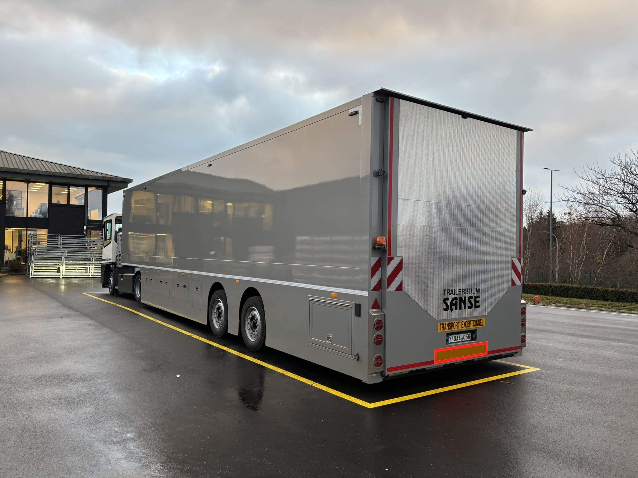 Binnenlader voor transport van karren met raam - en deurprofielen